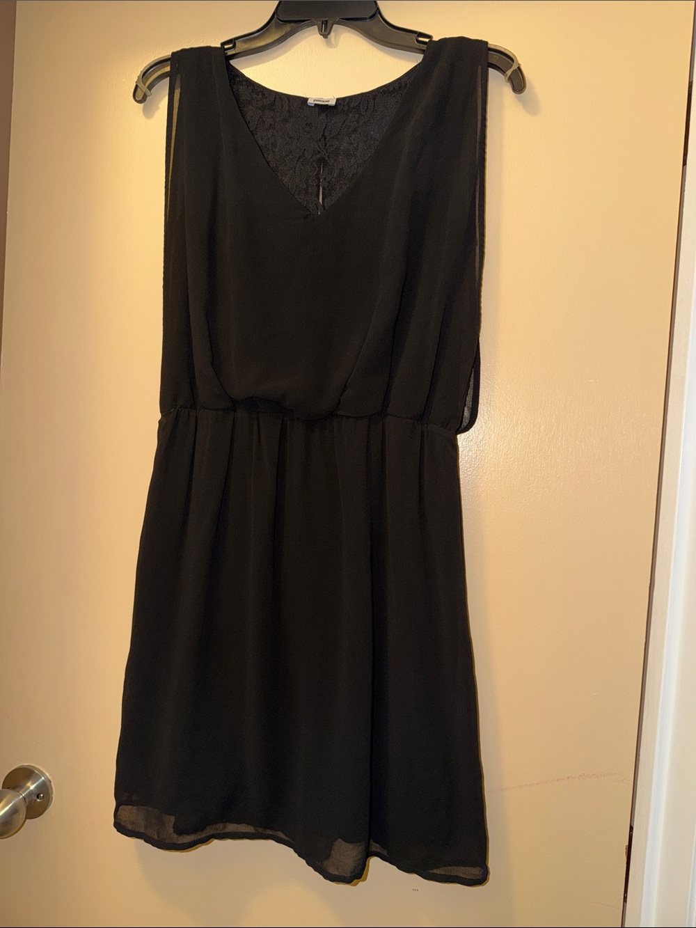 Sleeveless Black V-Neck Chiffon Mini Dress